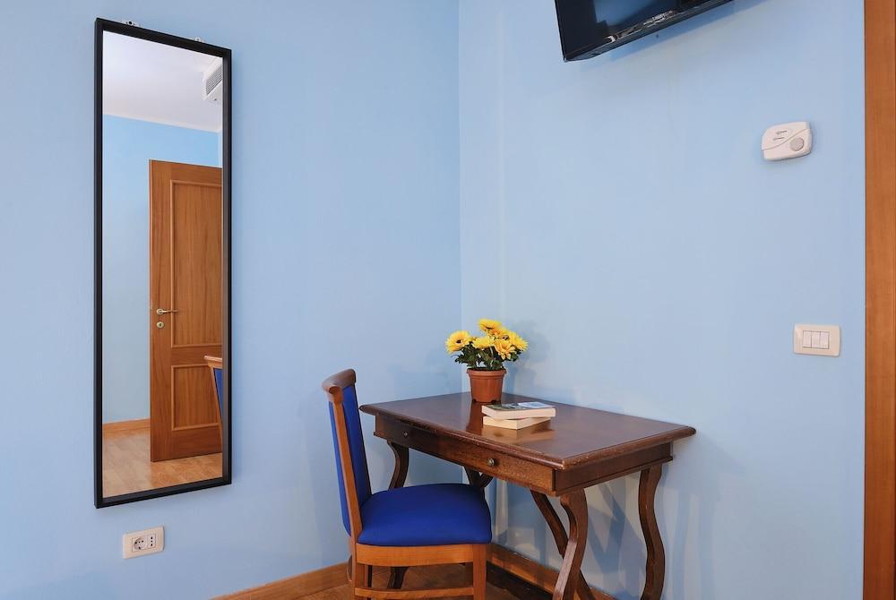 Albergo della Posta Room Type - Classic Triple Room Albergo della Posta Room Type - Classic Triple Room