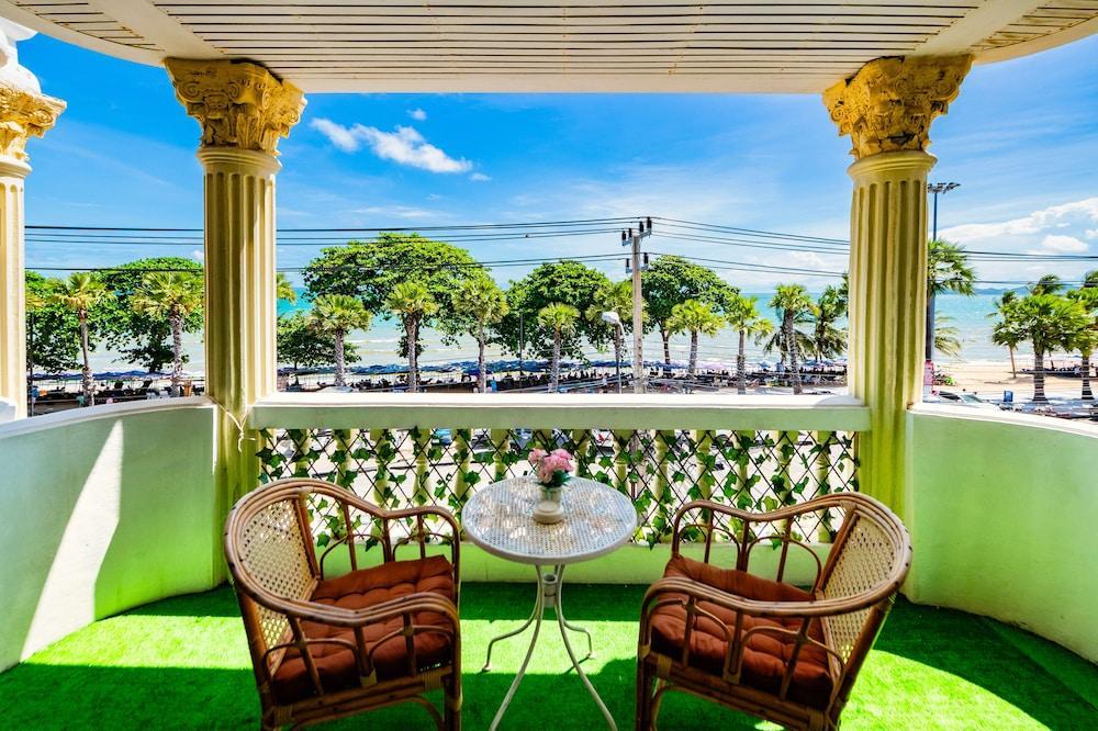 Happy Vikings - Beachfront Room Type - Suite, 1 King Bed, Ocean View