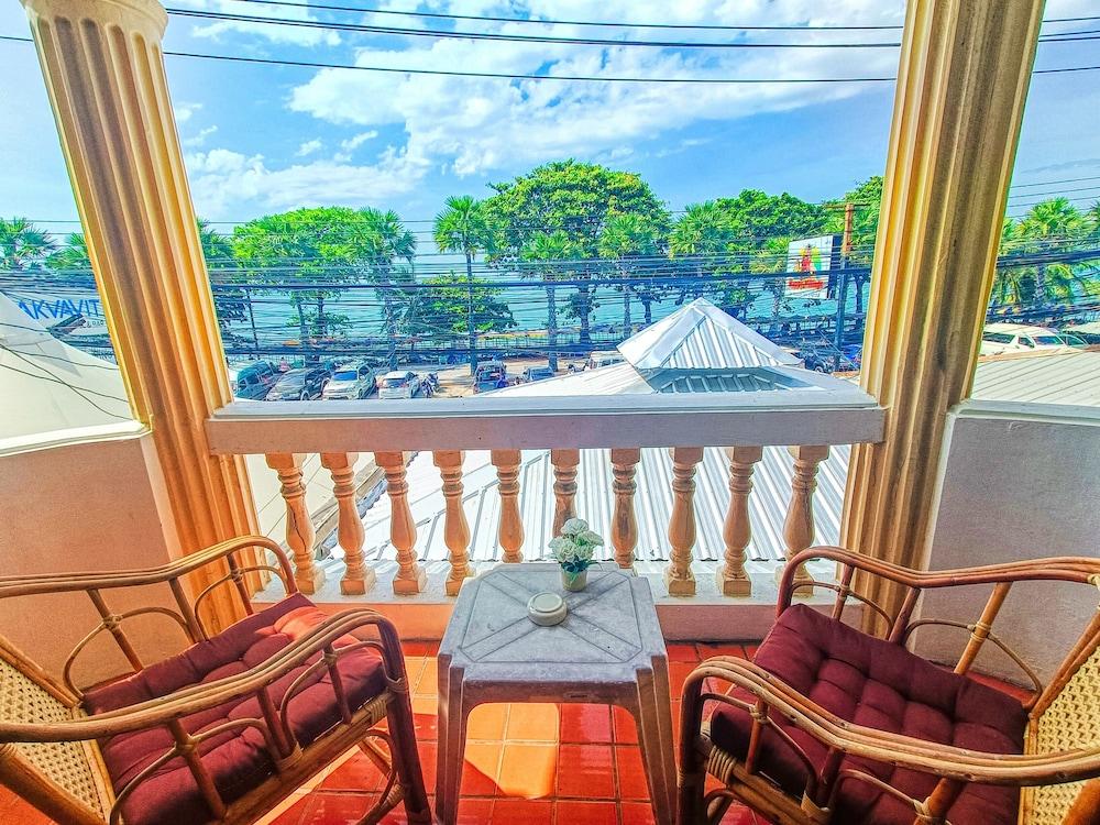 Happy Vikings - Beachfront Room Type - Double Room, 1 Queen Bed, Kitchen, Sea View Happy Vikings - Beachfront Room Type - Double Room, 1 Queen Bed, Kitchen, Sea View