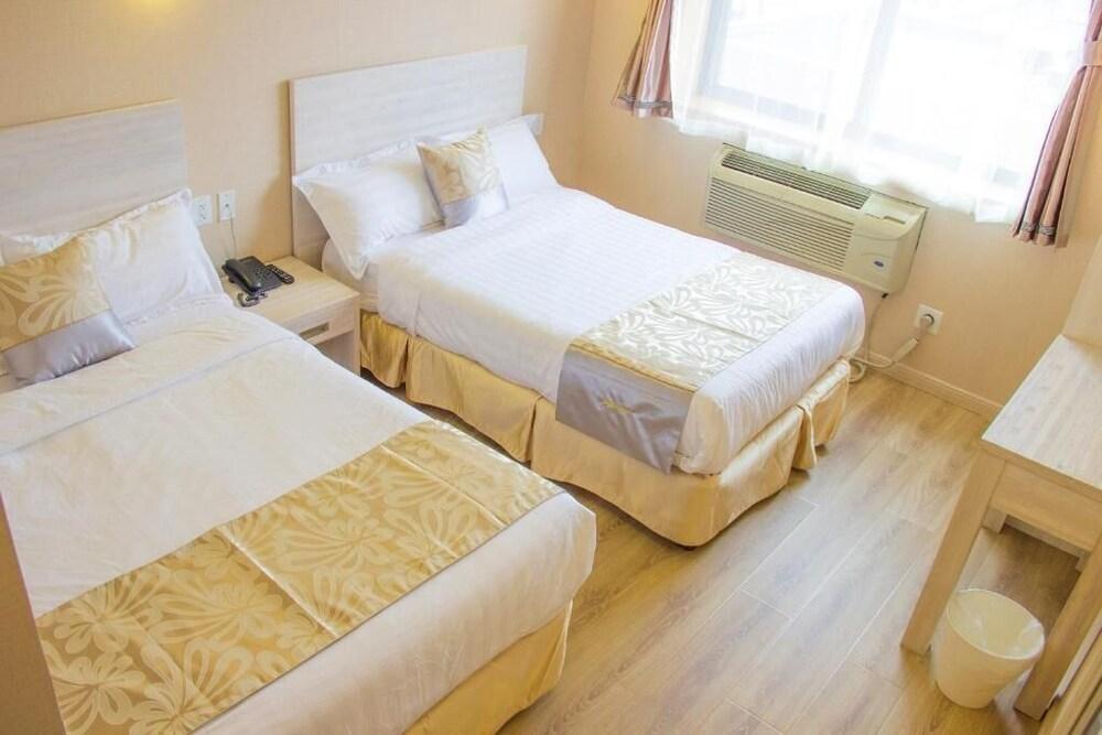 Phoenix Hotel Room Type - Double Room, 2 Double Beds, Non Smoking