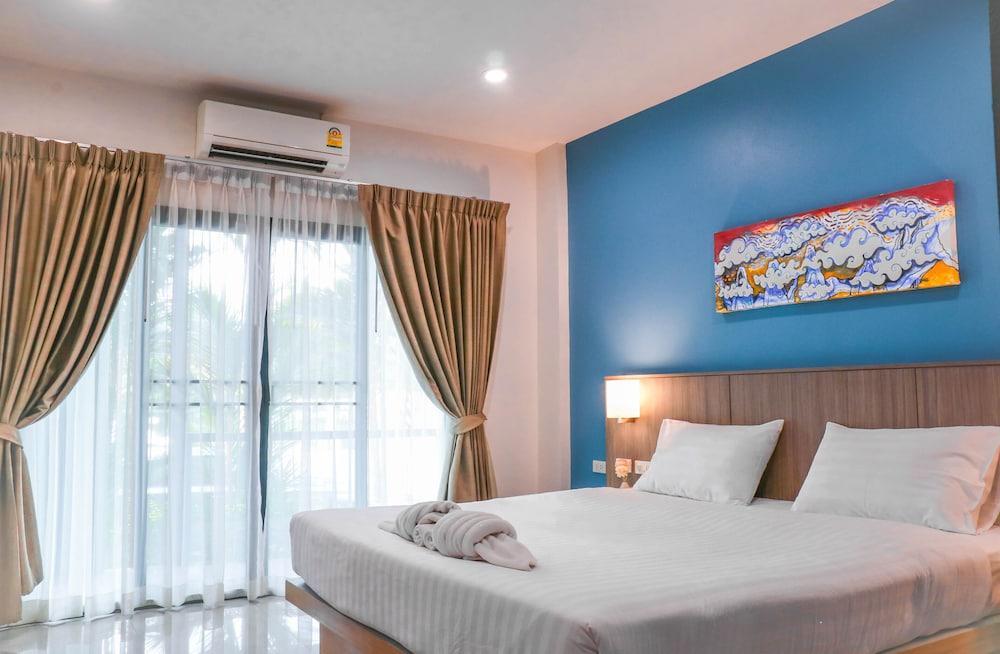 S2 Airport Residence Room Type - Deluxe Double Room
