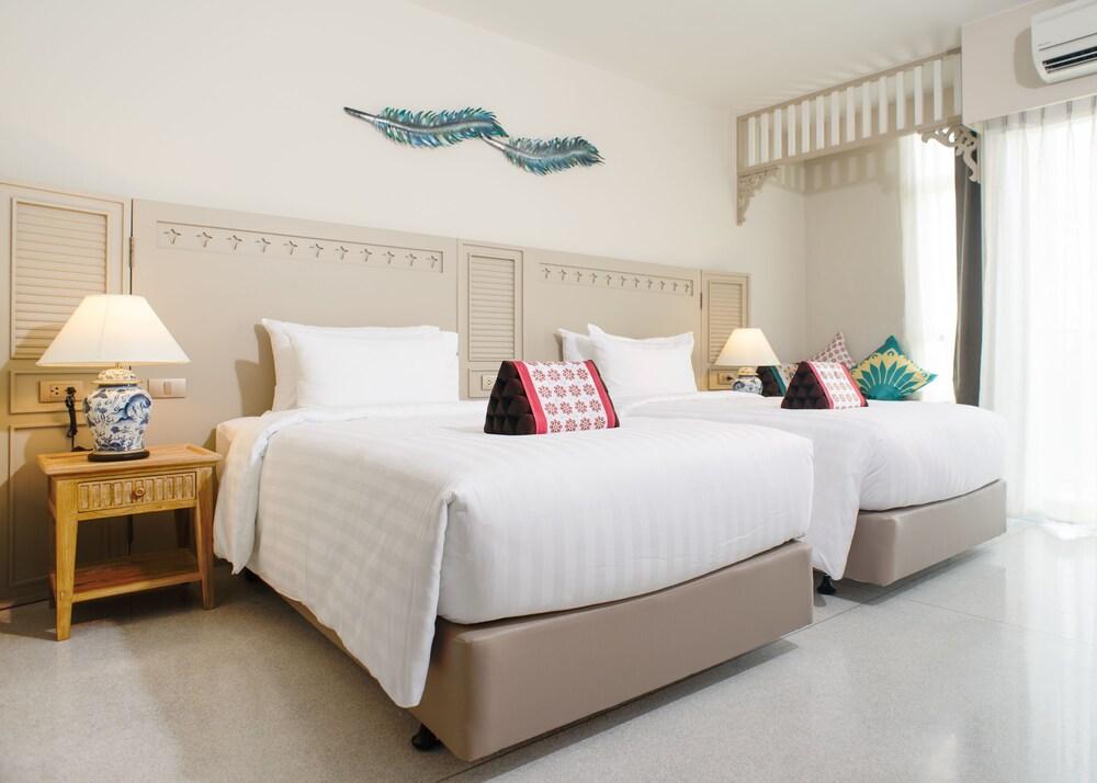 Panphuree Residence Room Type - Deluxe Twin Room