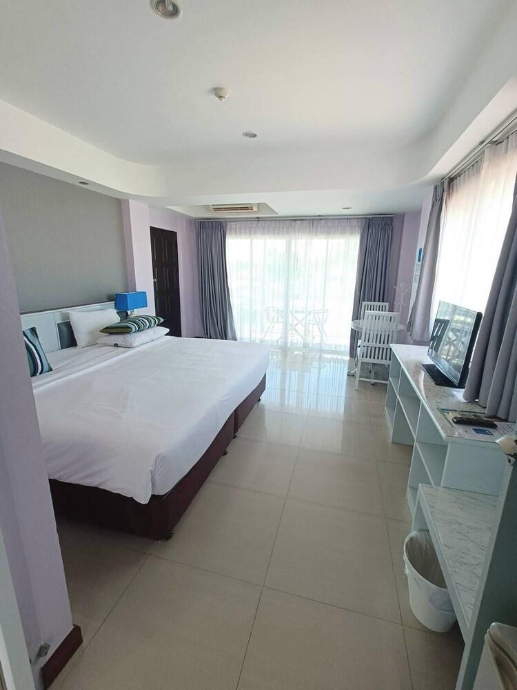 KP Seaview Jomtien - Tap to explore photos