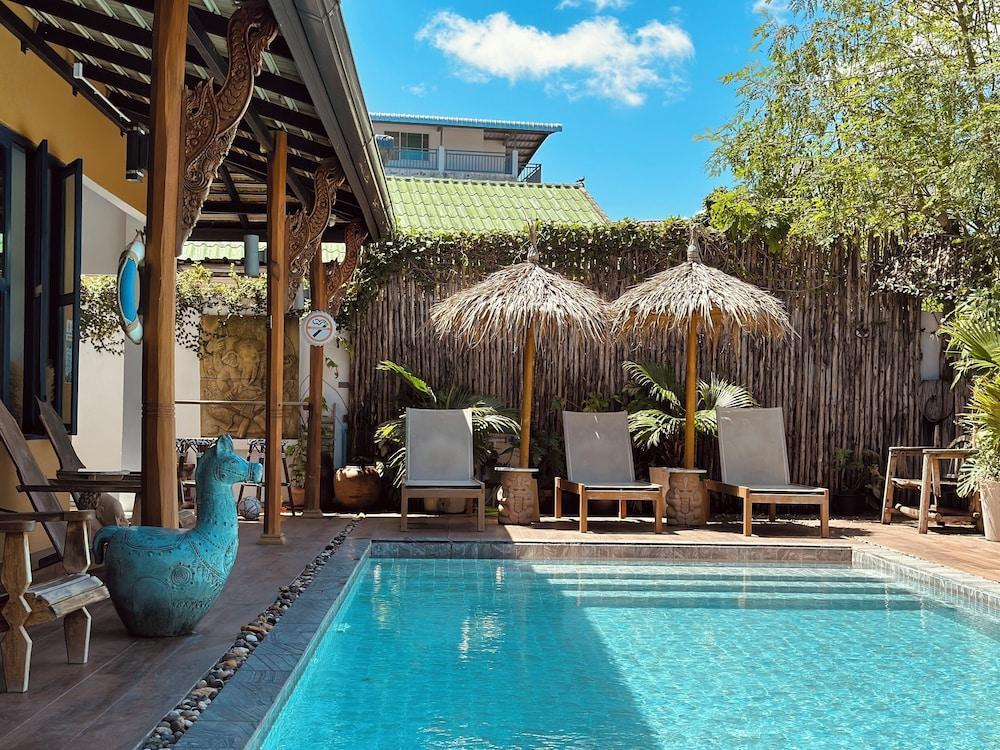 ذا لونا هوستل