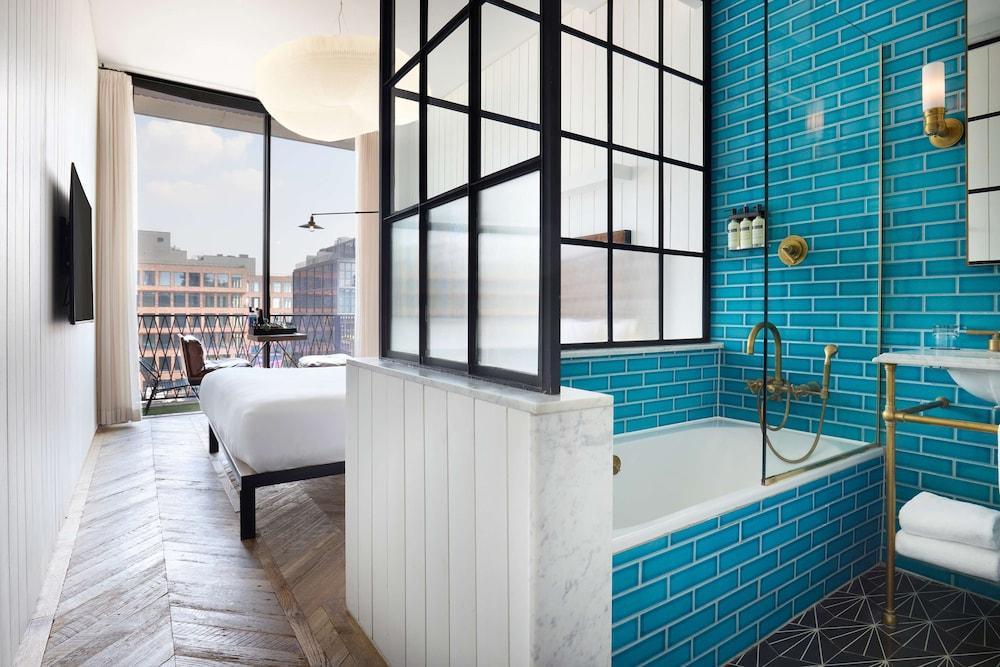 Arlo Williamsburg Room Type - Room, 1 King Bed, Balcony, City View