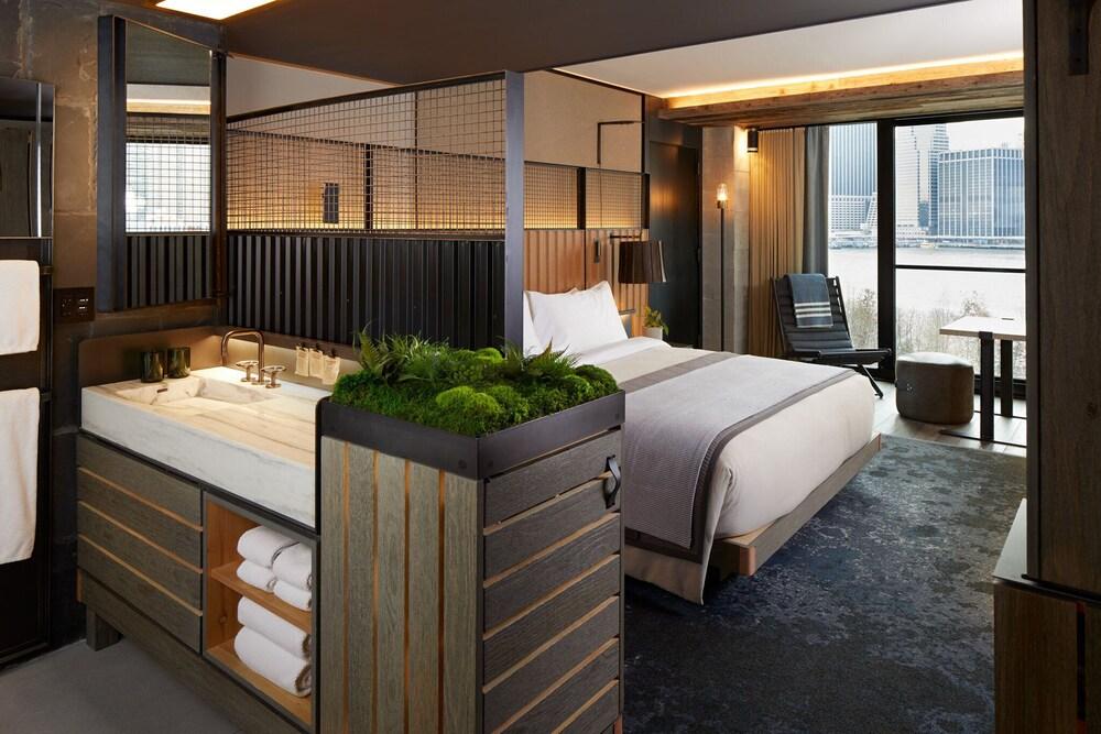 1 Hotel Brooklyn Bridge Room Type - Room, 1 King Bed (Statue of Liberty)