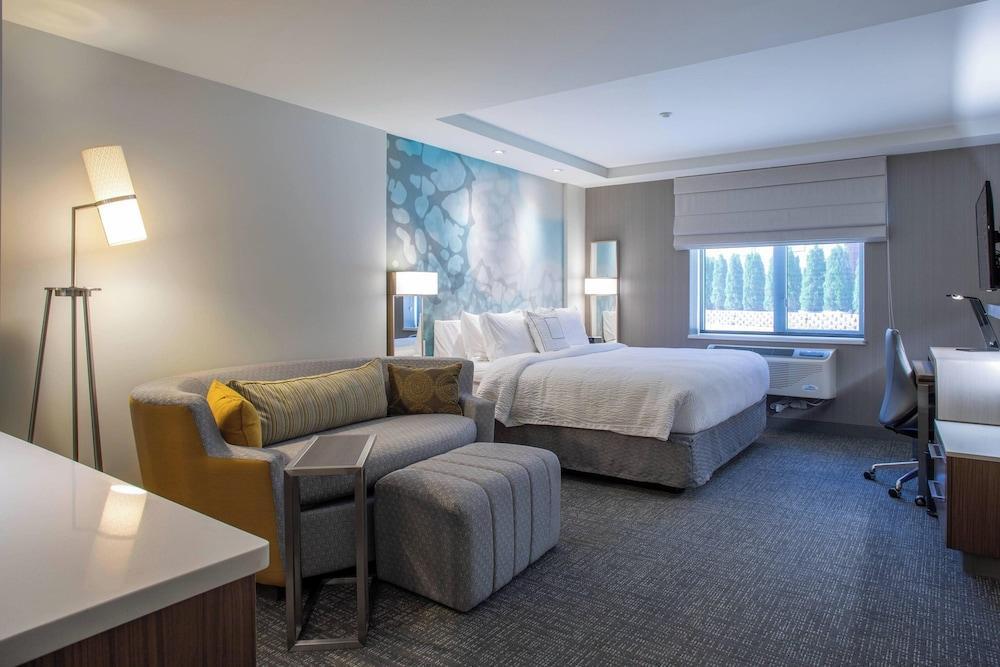 Courtyard by Marriott New York Queens/Fresh Meadows Room Type - Suite, Multiple Beds