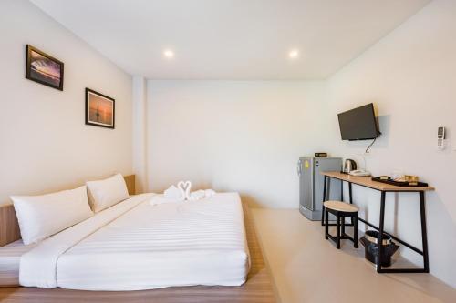 Phuket Marine Poshtel - SHA Plus Room Type - Superior Double Room
