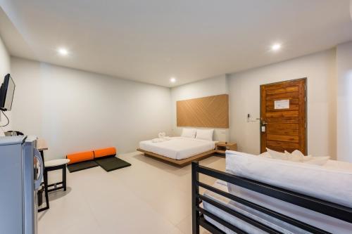 Phuket Marine Poshtel - SHA Plus Room Type - Deluxe Triple Room