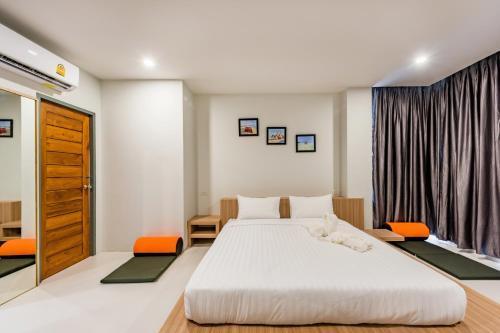 Phuket Marine Poshtel - SHA Plus Room Type - Deluxe Double Room