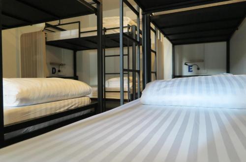 Phuket Marine Poshtel - SHA Plus Room Type - Bed in 6-Bed Mixed Dormitory Room