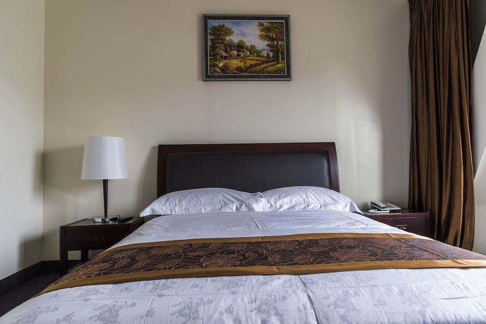 John Hotel Room Type - Classic Room, 1 Queen Bed