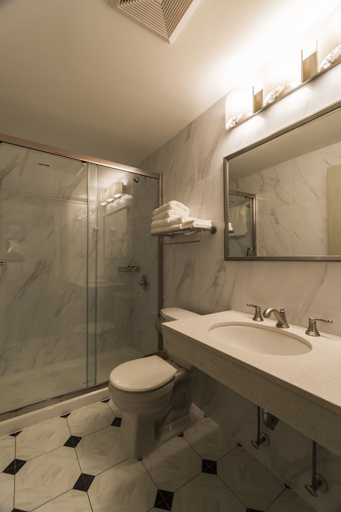 John Hotel Room Type - Family Suite, 2 Queen Beds, Kitchenette