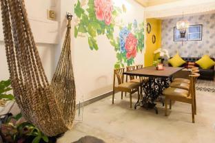 The Neighbors Hostel - Adults Only - Tap to explore photos