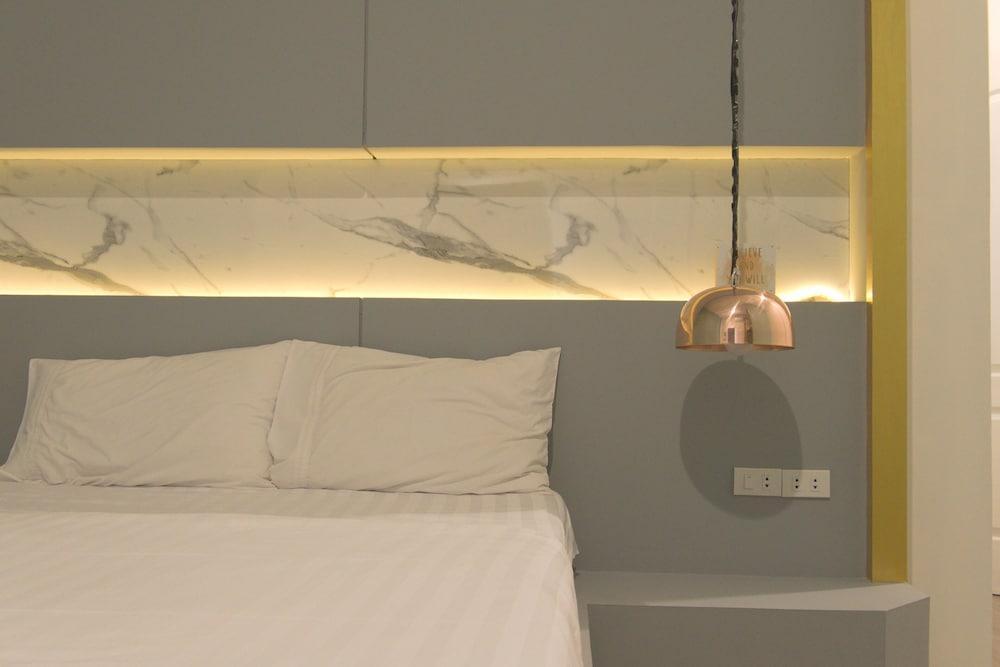 Hugger Hostel - Tap to explore photos