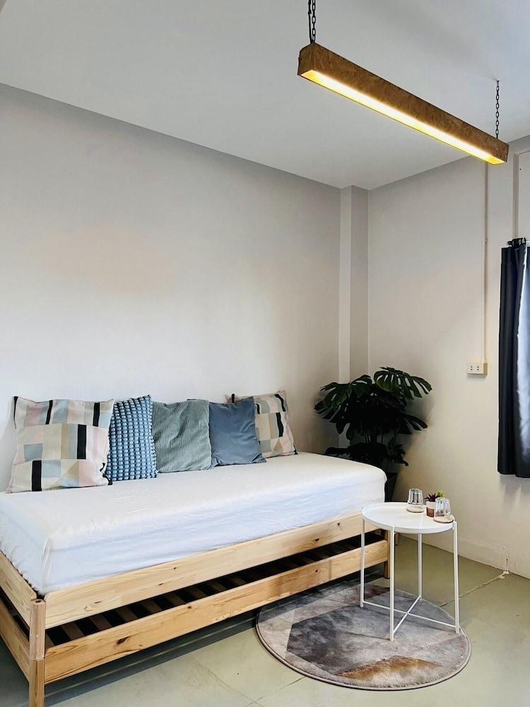Hugger Hostel Room Type - Double Room with Private Bathroom
