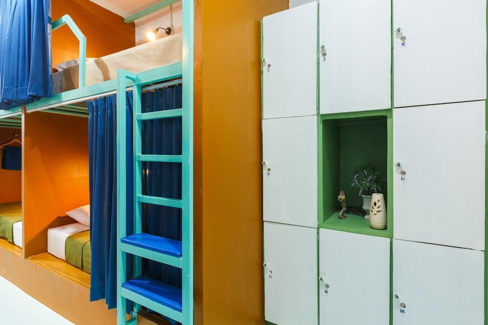 Aekkeko Hostel Room Type - 8-Bed Female Dormitory Room