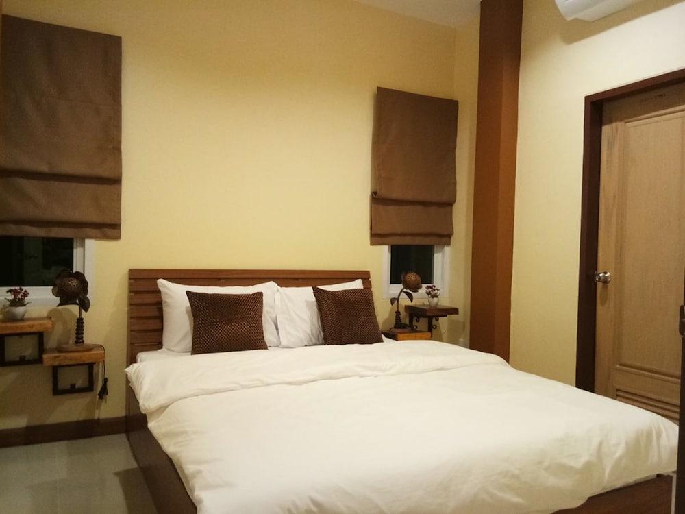 Baan Sooksiri Bangsaray Room Type - Standard Room, Multiple Beds