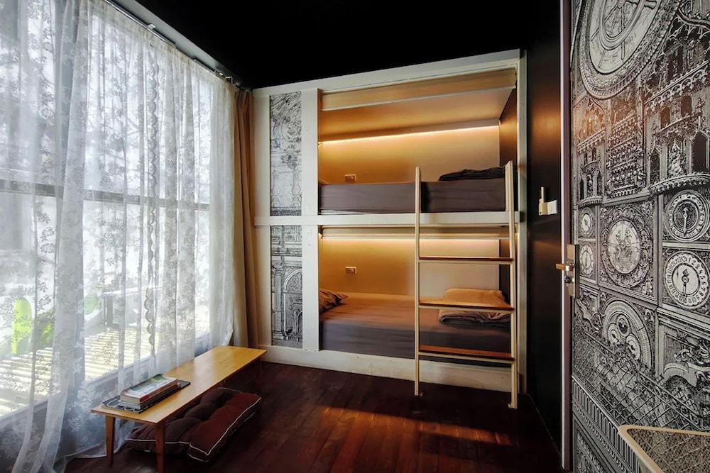 Shade House - Phuket Downtown Room Type - Standard Room, Shared Bathroom