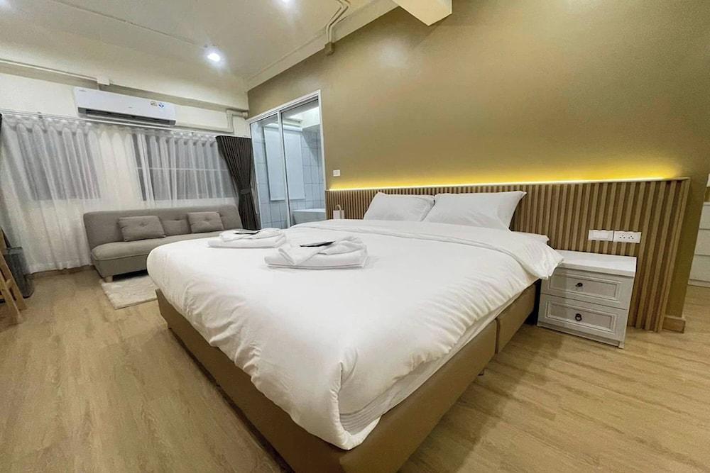 Shade House - Phuket Downtown Room Type - Grand Room