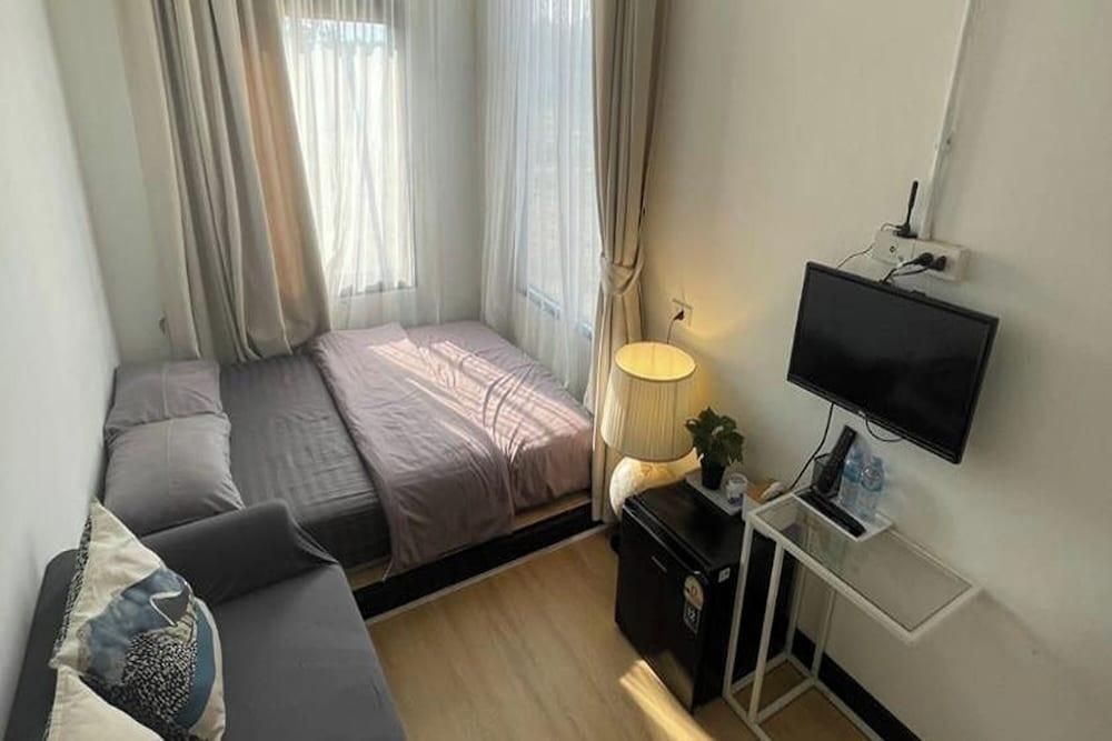 Shade House - Phuket Downtown Room Type - Deluxe Double Room, Mountain View