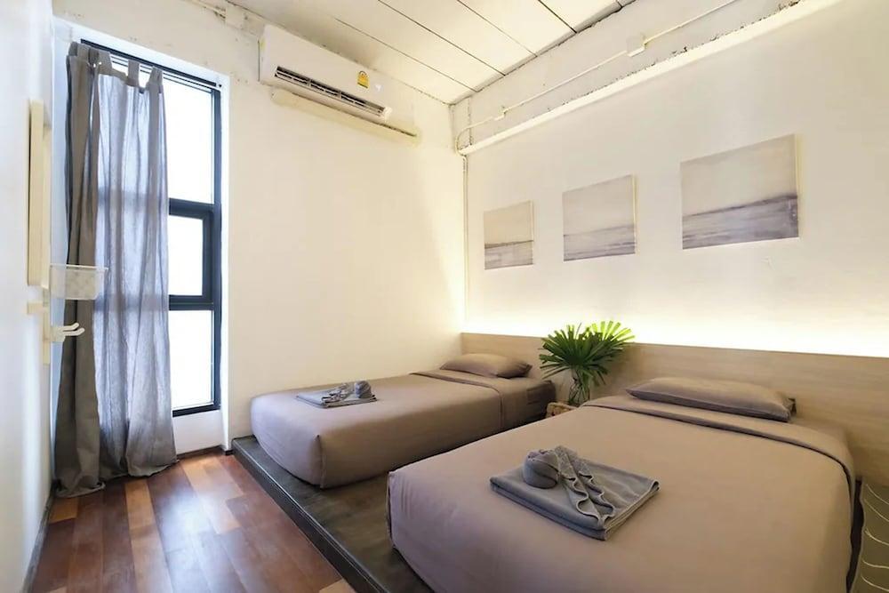 Shade House - Phuket Downtown Room Type - Deluxe Twin Room
