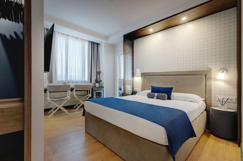 Fly Decò Hotel Room Type - Superior Quadruple Room, Sea View