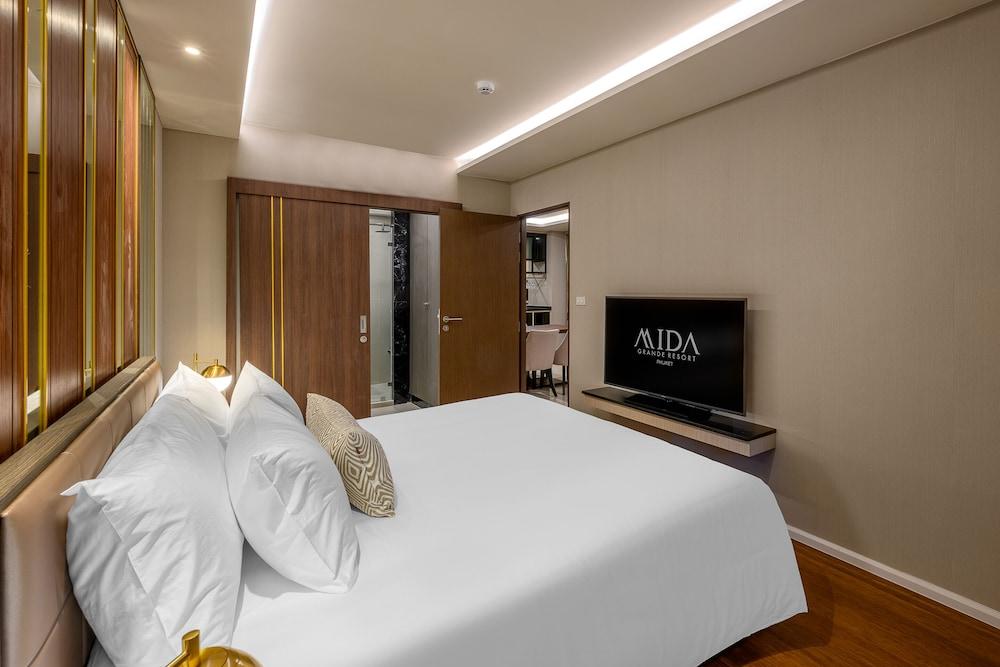 Mida Grande Resort Phuket Room Type - Family Suite, 2 Bedrooms, Ocean View Mida Grande Resort Phuket Room Type - Family Suite, 2 Bedrooms, Ocean View