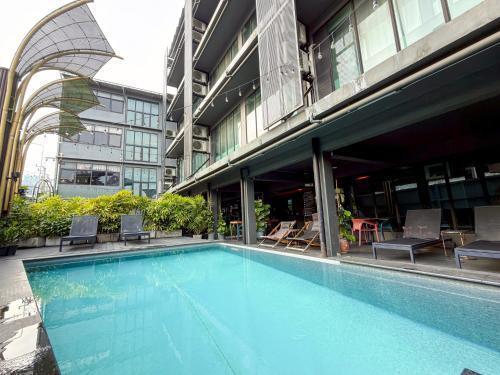 Hotel Ordinary Bangkok - Tap to explore photos