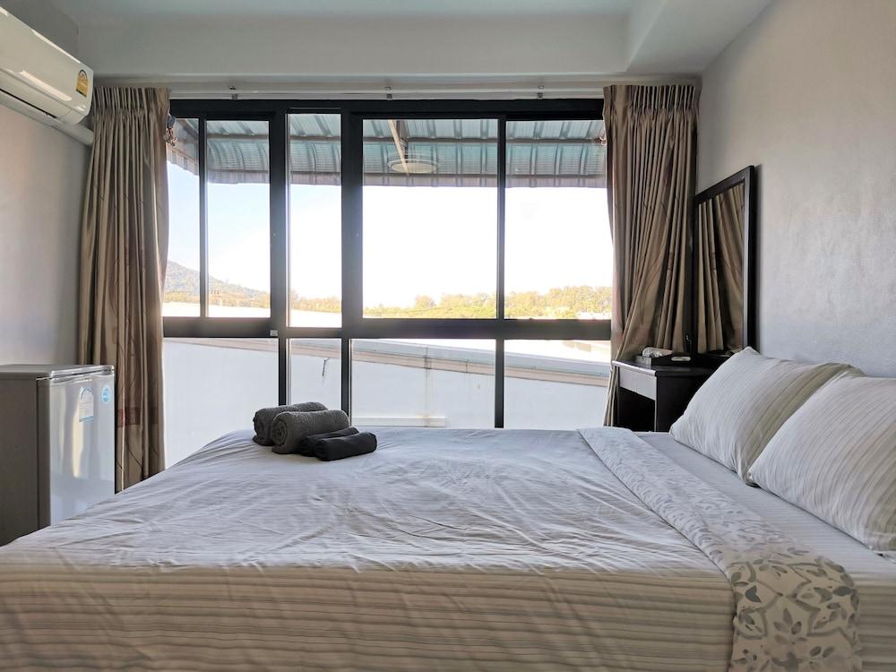 Nice Nap Hostel Room Type - Deluxe Double Room, 1 Queen Bed