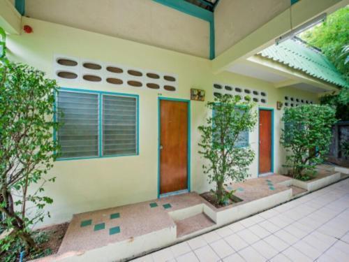 Baantonsai Garden Resort Patong Room Type - Standard Double Room with Fan