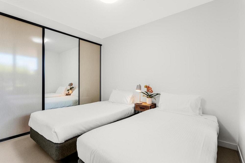 Clayton Serviced Apartments - Tap to explore photos