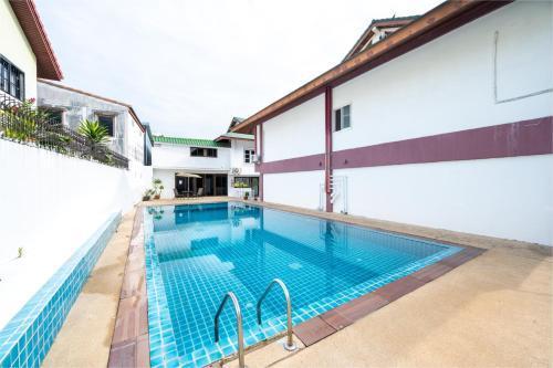 The President Hotel at Chokchai 4 - Tap to explore photos