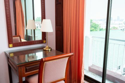 The President Hotel at Chokchai 4 - Tap to explore photos