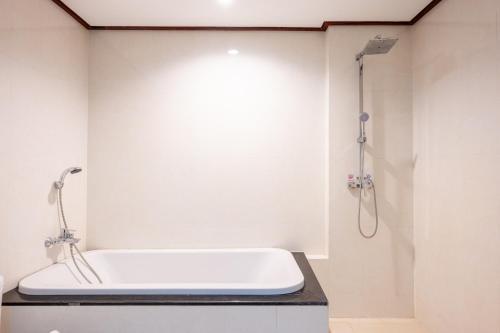 The President Hotel at Chokchai 4 Room Type - Deluxe Suite