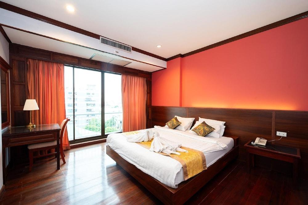 The President Hotel at Chokchai 4 Room Type - Suite, 1 King Bed