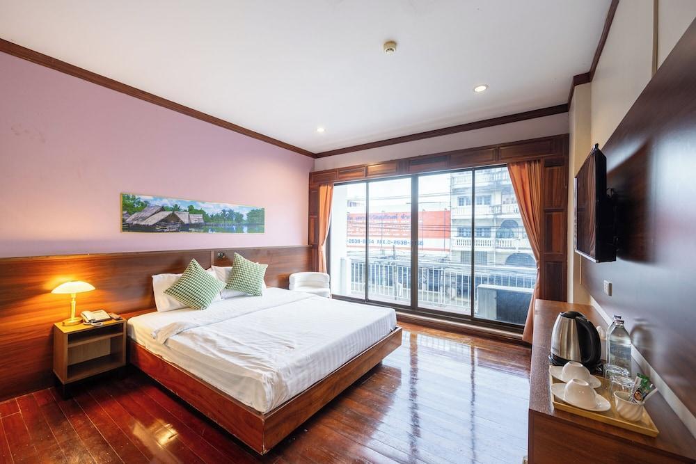 The President Hotel at Chokchai 4 Room Type - Deluxe Double Room
