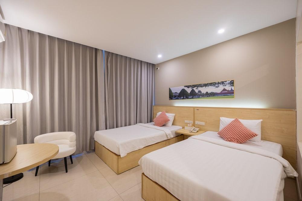 The President Hotel at Chokchai 4 Room Type - Superior Twin Room