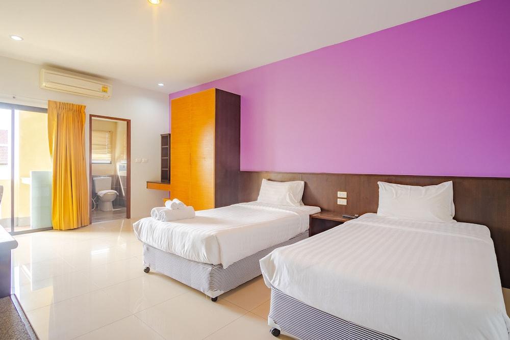 AJ Residence Room Type - Standard Twin Room