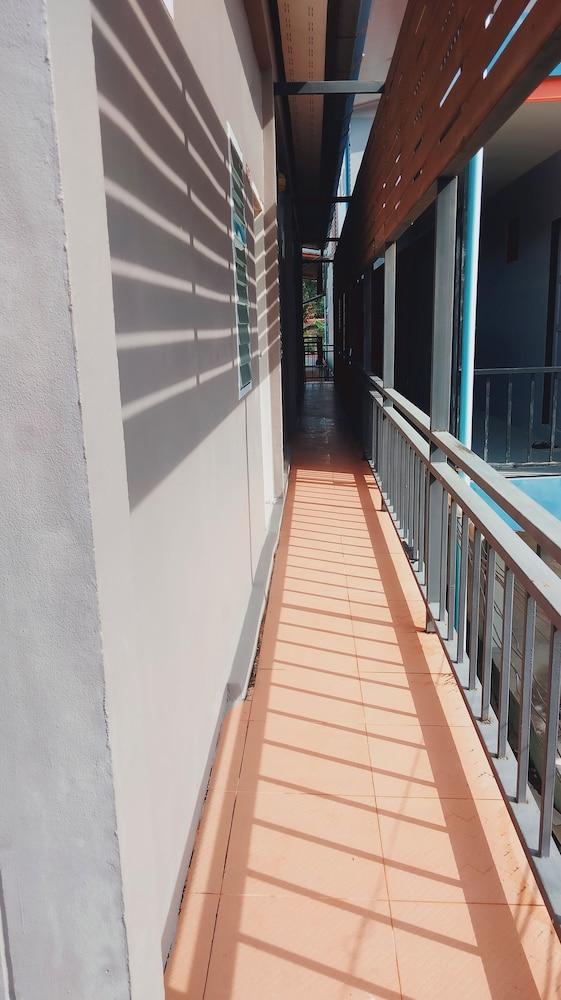 Hasanah Guesthouse - Tap to explore photos