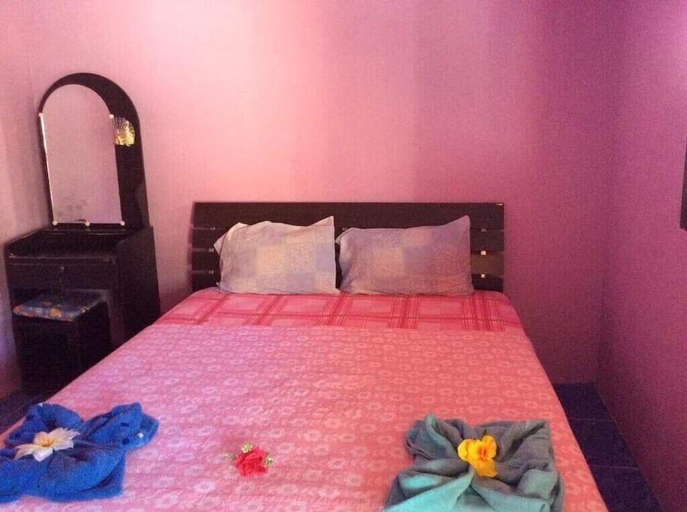 Baan Natcha Room Type - Basic Double Room with Fan, Shared Bathroom