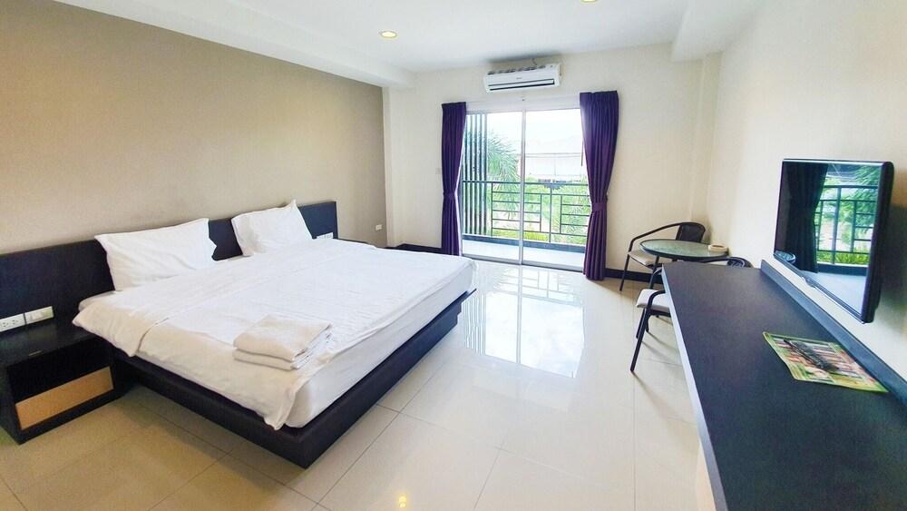 B Space Residence Room Type - Standard Double Room
