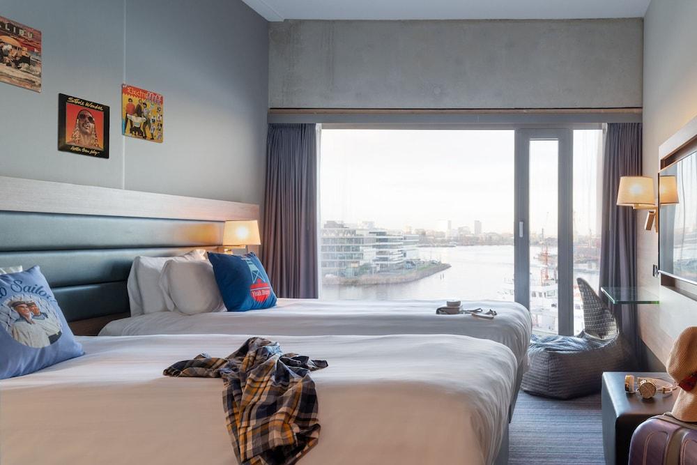 Moxy Amsterdam Houthavens Room Type - Room, 1 Queen Bed, Harbor View Moxy Amsterdam Houthavens Room Type - Room, 1 Queen Bed, Harbor View