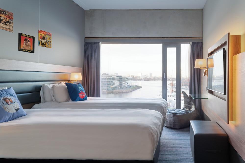 Moxy Amsterdam Houthavens Room Type - Room, 2 Twin Beds, Harbor View Moxy Amsterdam Houthavens Room Type - Room, 2 Twin Beds, Harbor View