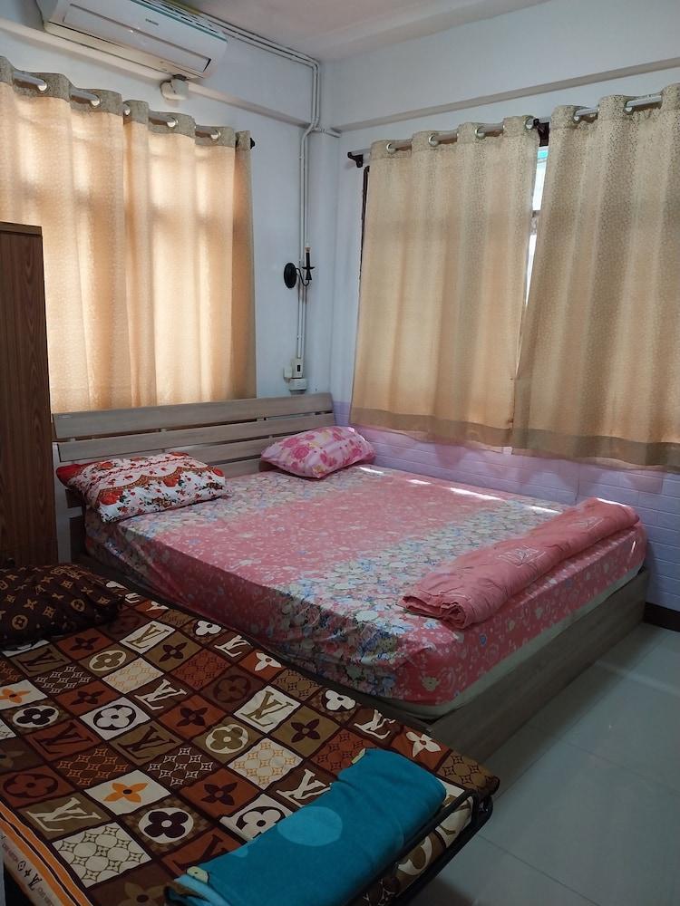 Danee Hostel Room Type - Superior Double Room With Balcony