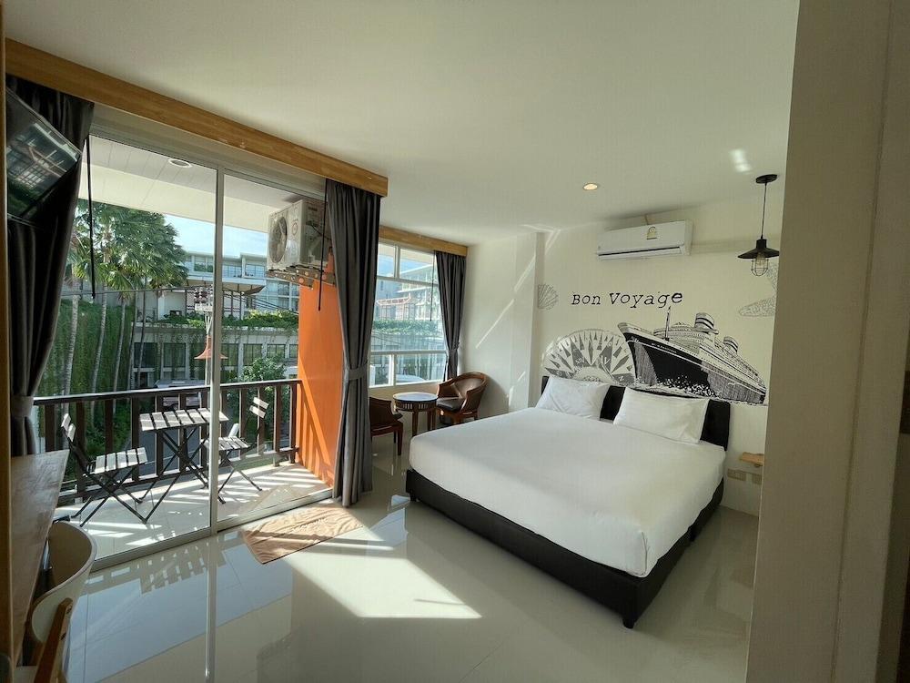 Dwell Phuket Airport Room Type - Deluxe Double Room with Balcony