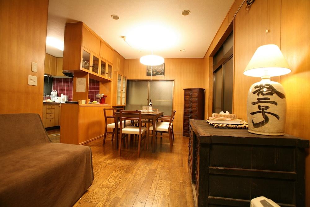 Ikebukuro House - Tap to explore photos