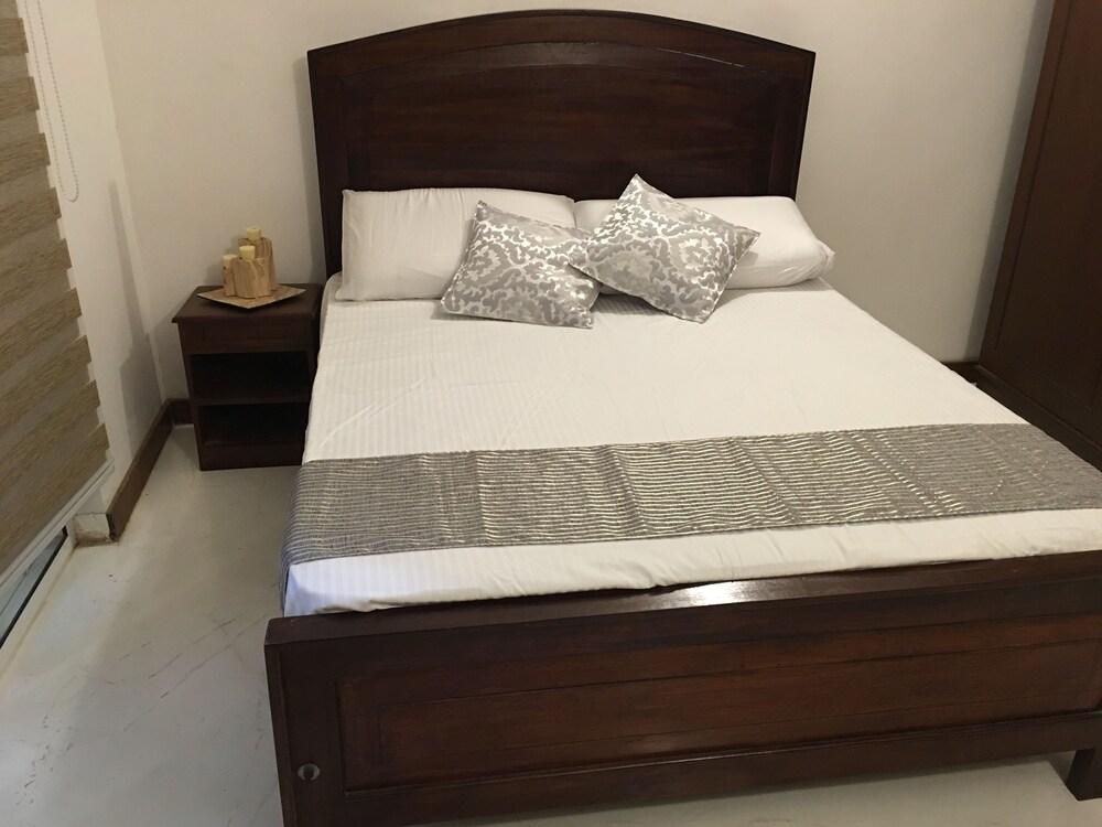 White Avenue Room Type - Standard Double Room, Non Smoking, Private Bathroom White Avenue Room Type - Standard Double Room, Non Smoking, Private Bathroom