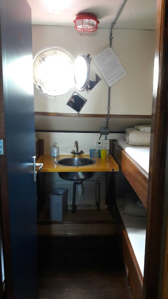 Intersail hostel Amsterdam - Tap to explore photos