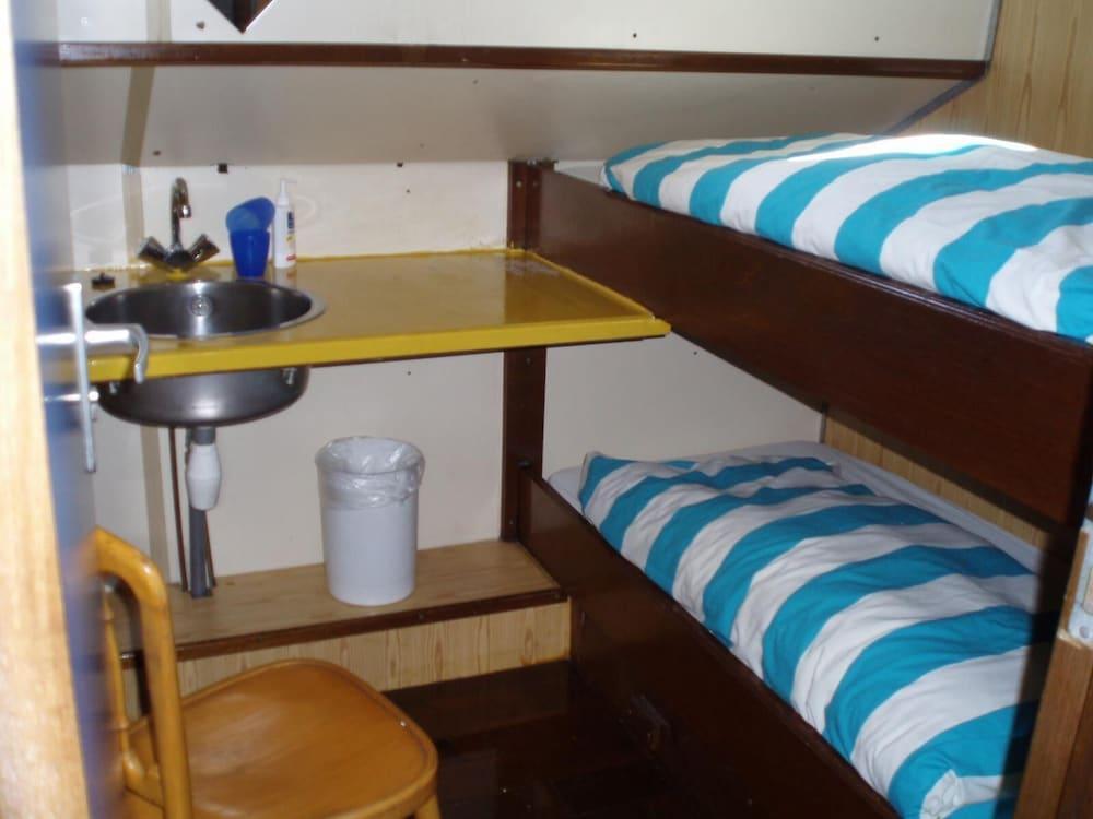 Intersail hostel Amsterdam - Tap to explore photos